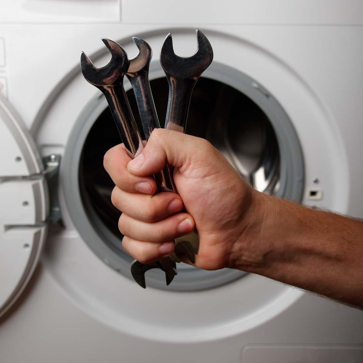 Foto de Técnico sosteniendo 3 herramientas Foto de Técnico sosteniendo 3 herramientas